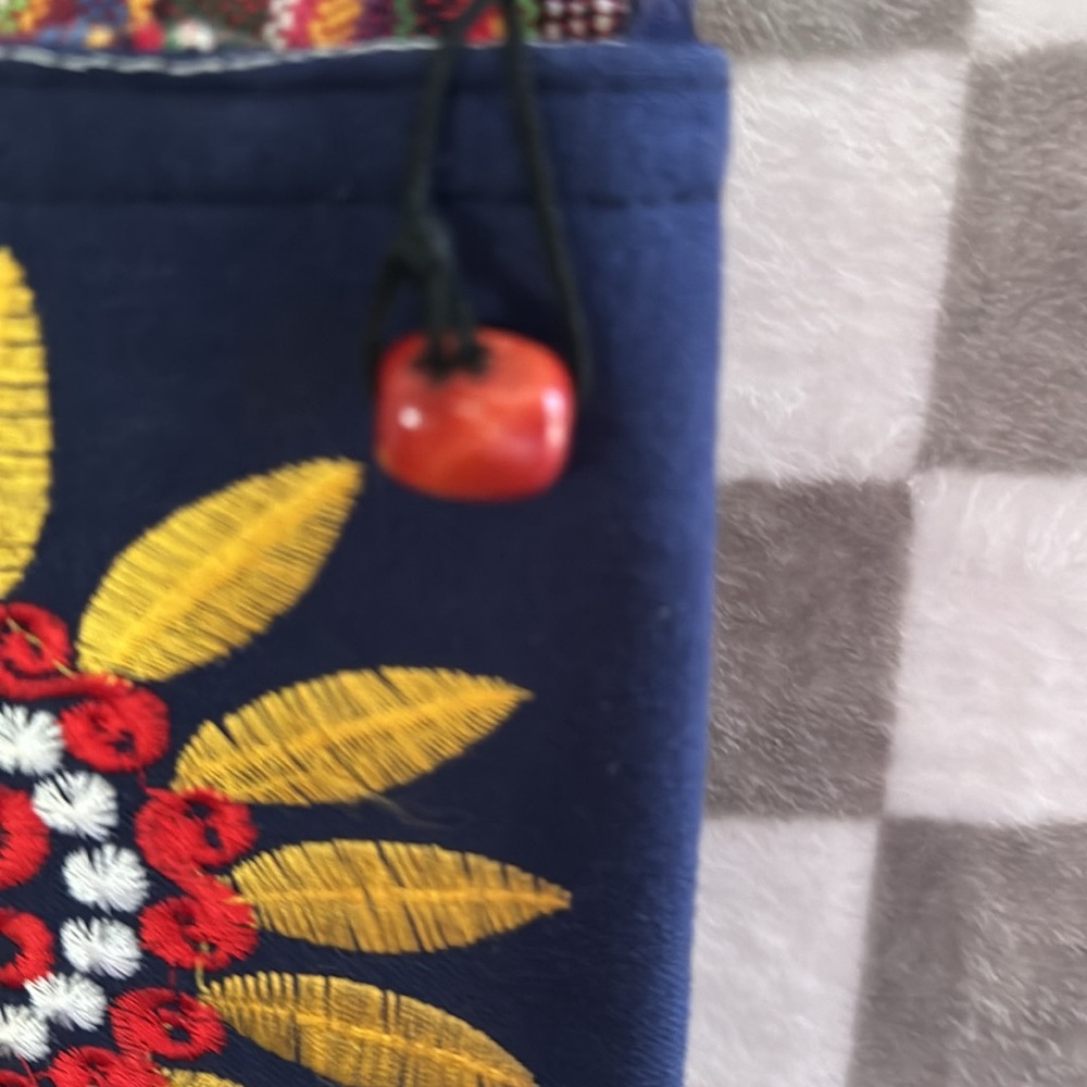 Beautiful floral & Boho Embroidered shoulder bag - Picture 3 of 7